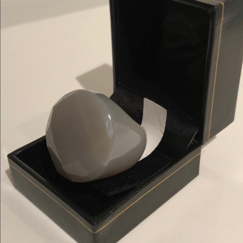 GRAY FACETED DIAMOND CUT TOP STONE RING